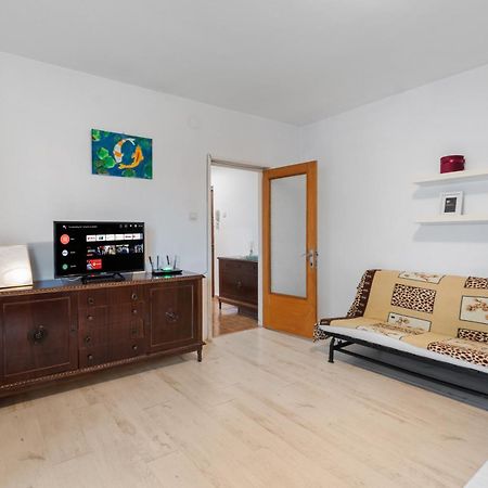 Dristor Large And Cozy Apartment 부쿠레슈티 외부 사진